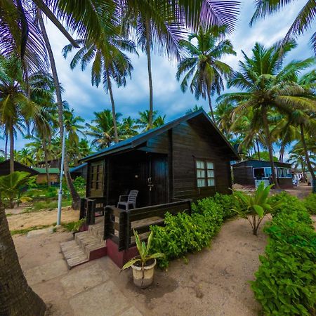 Vista Praia Beach Resort Anjuna Bagian luar foto