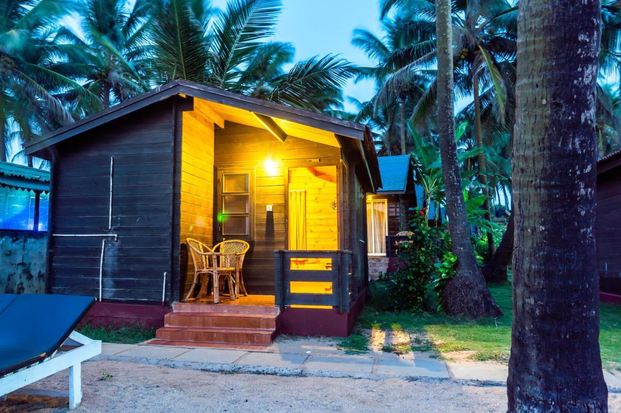 Vista Praia Beach Resort Anjuna Bagian luar foto