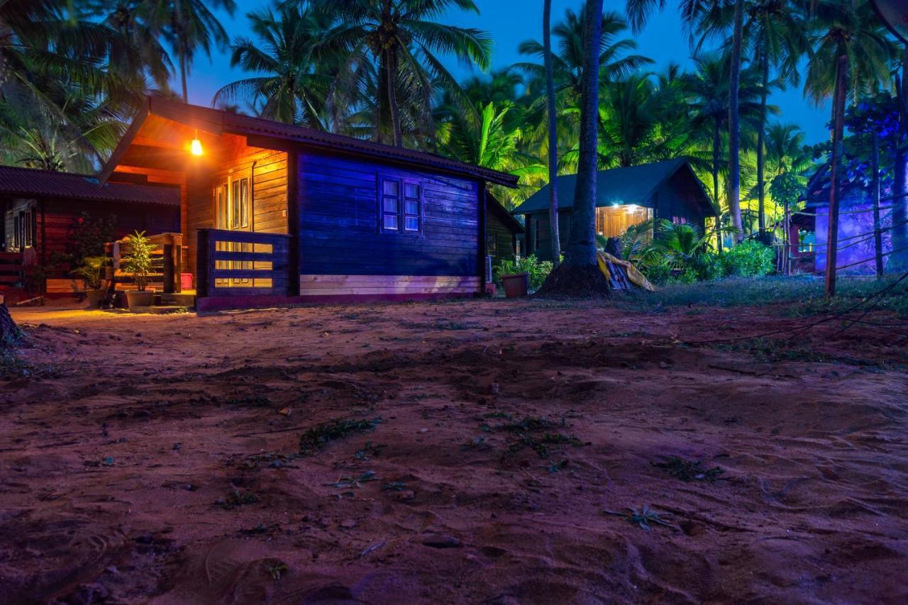 Vista Praia Beach Resort Anjuna Bagian luar foto