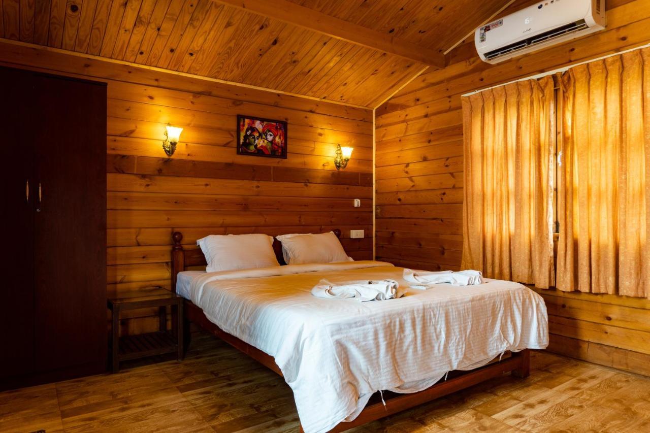 Vista Praia Beach Resort Anjuna Bagian luar foto