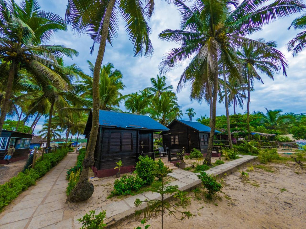 Vista Praia Beach Resort Anjuna Bagian luar foto