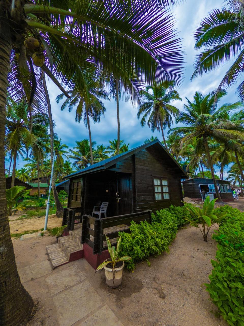 Vista Praia Beach Resort Anjuna Bagian luar foto