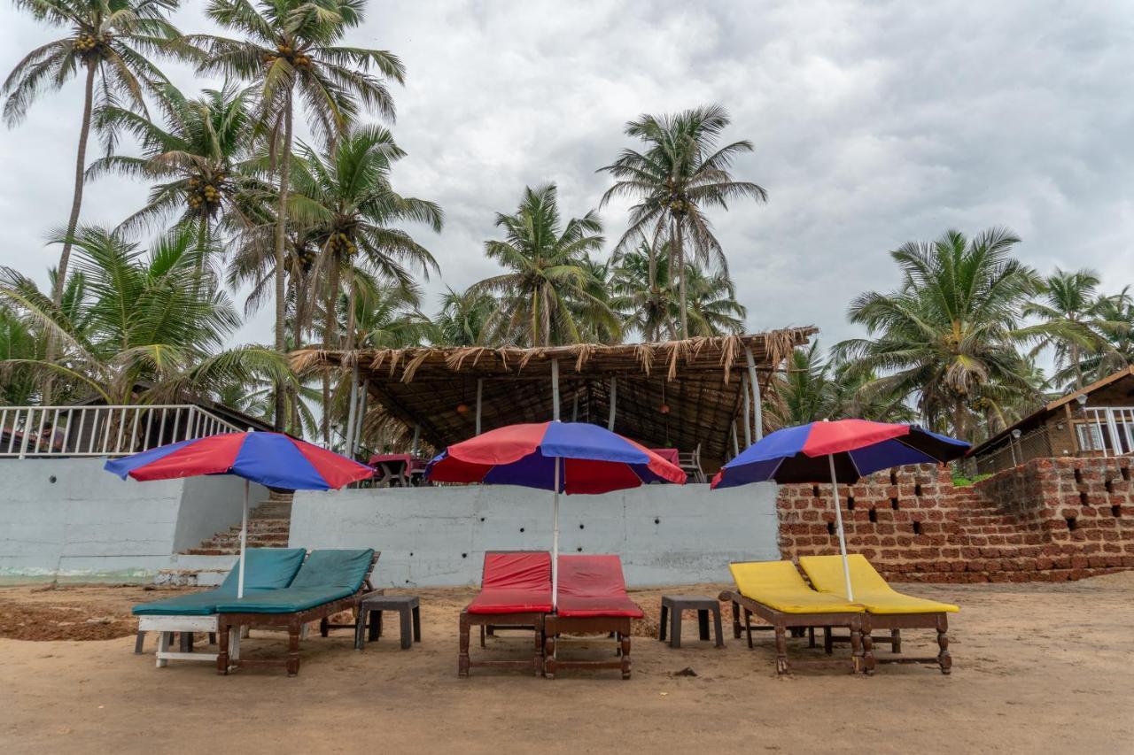 Vista Praia Beach Resort Anjuna Bagian luar foto