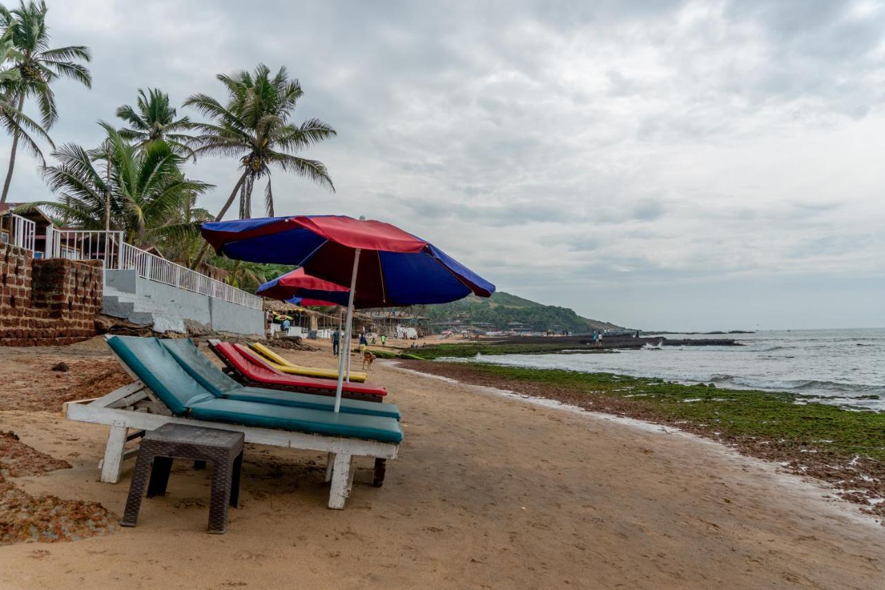 Vista Praia Beach Resort Anjuna Bagian luar foto