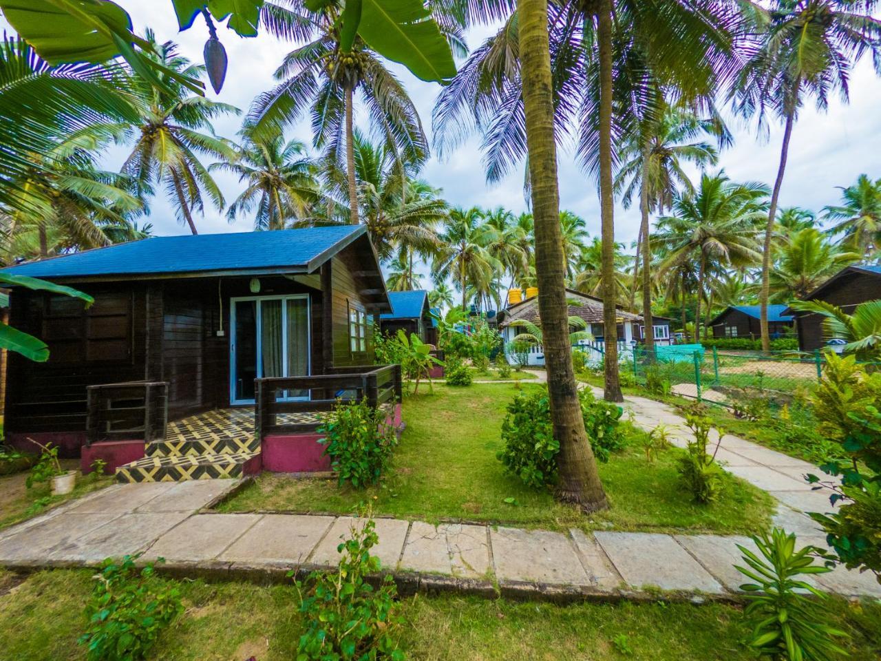 Vista Praia Beach Resort Anjuna Bagian luar foto
