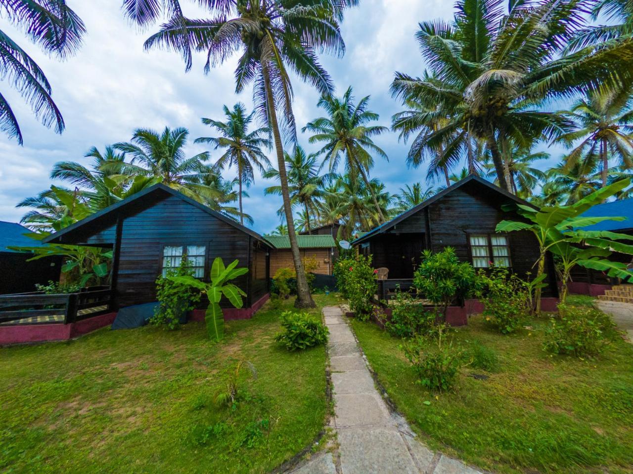 Vista Praia Beach Resort Anjuna Bagian luar foto