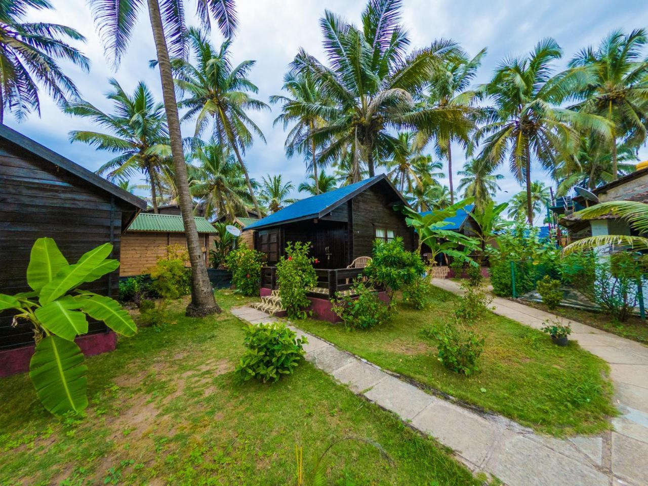Vista Praia Beach Resort Anjuna Bagian luar foto