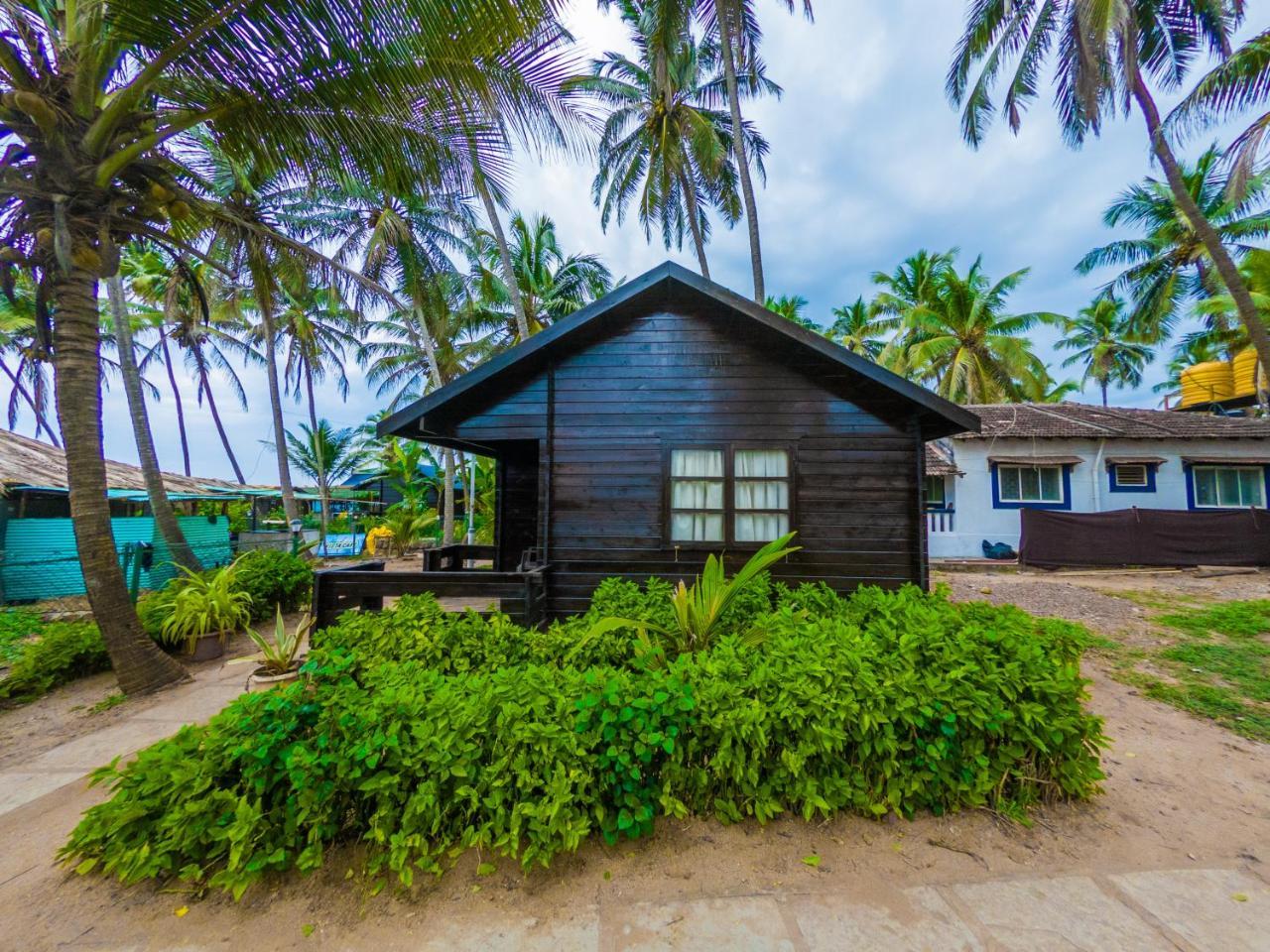 Vista Praia Beach Resort Anjuna Bagian luar foto