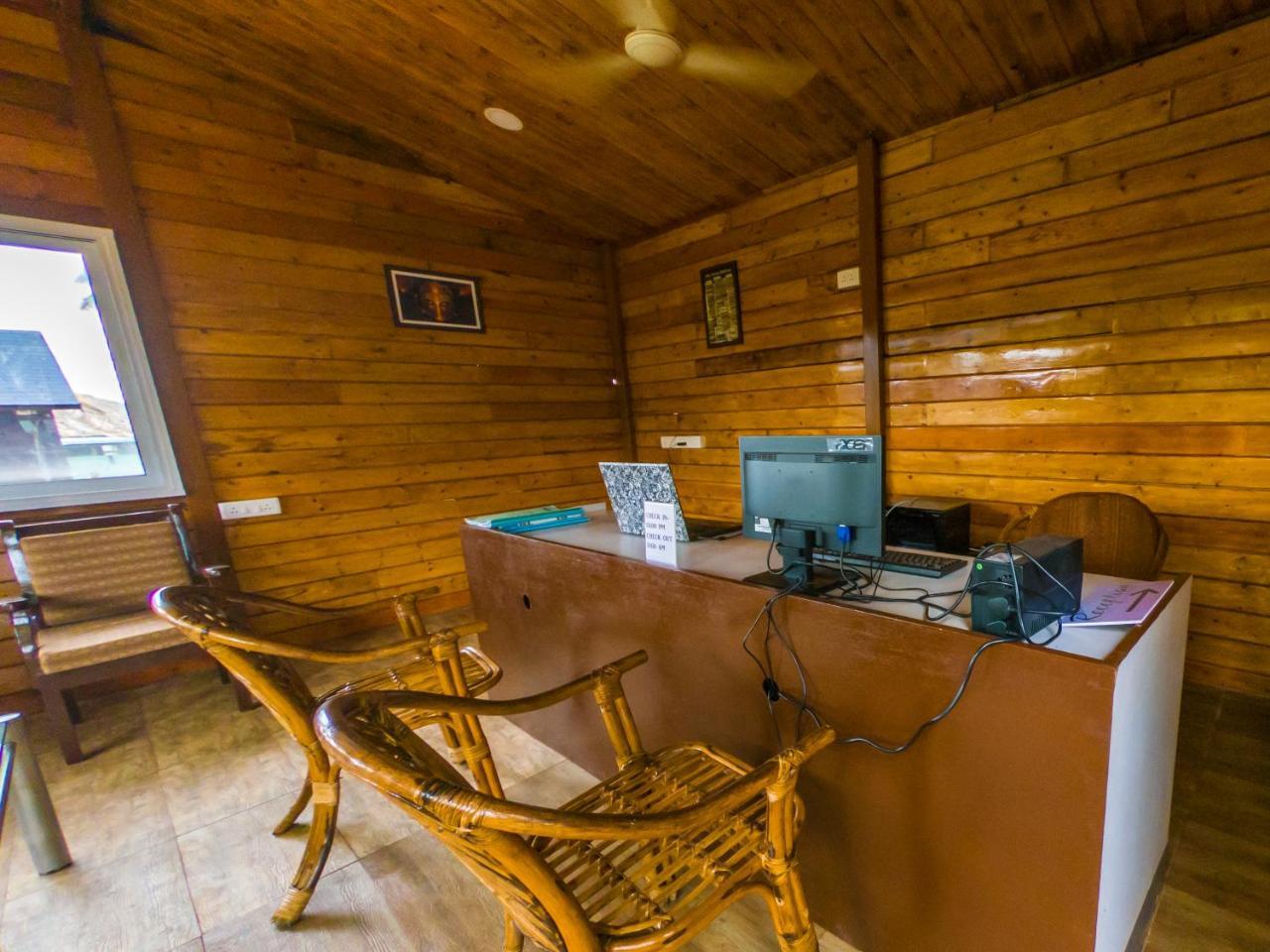 Vista Praia Beach Resort Anjuna Bagian luar foto