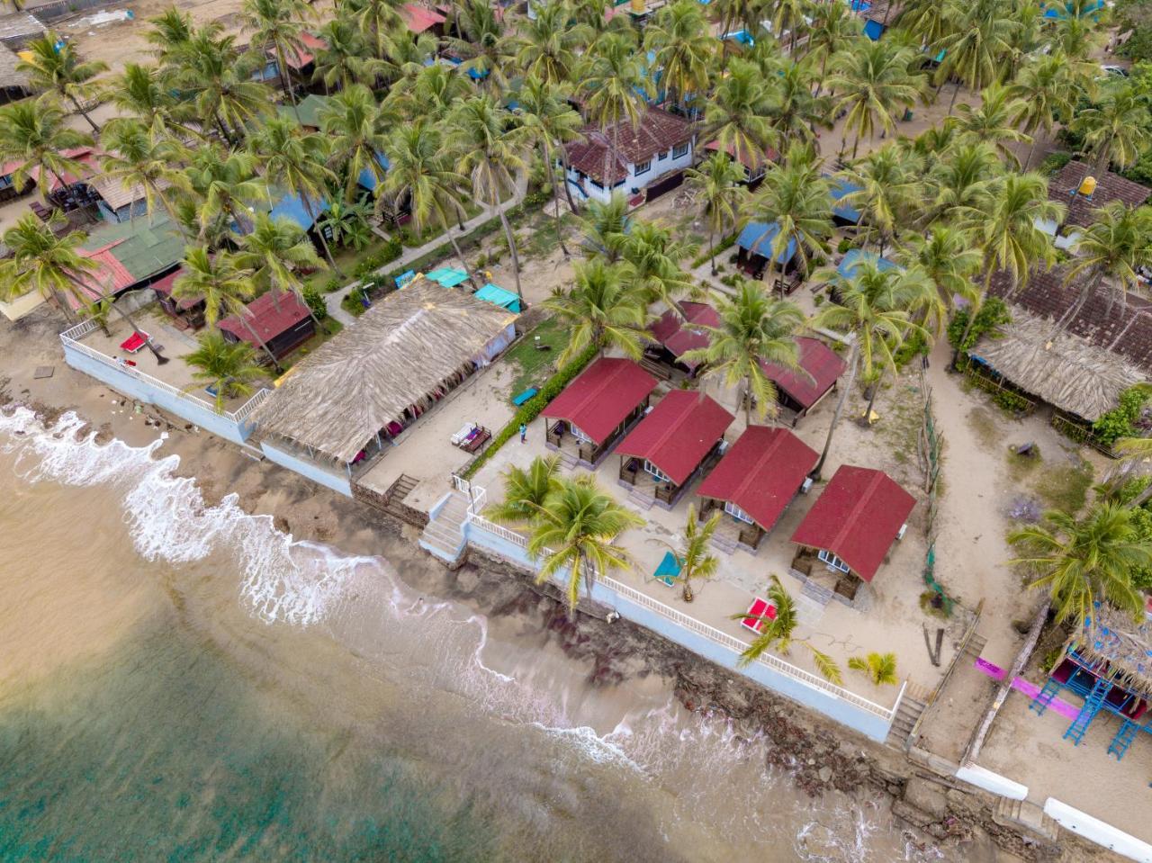 Vista Praia Beach Resort Anjuna Bagian luar foto