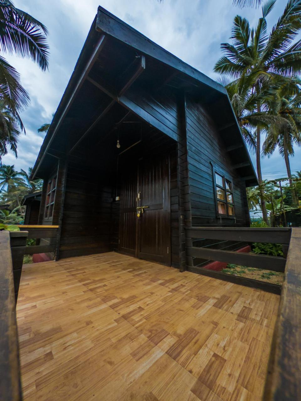 Vista Praia Beach Resort Anjuna Bagian luar foto