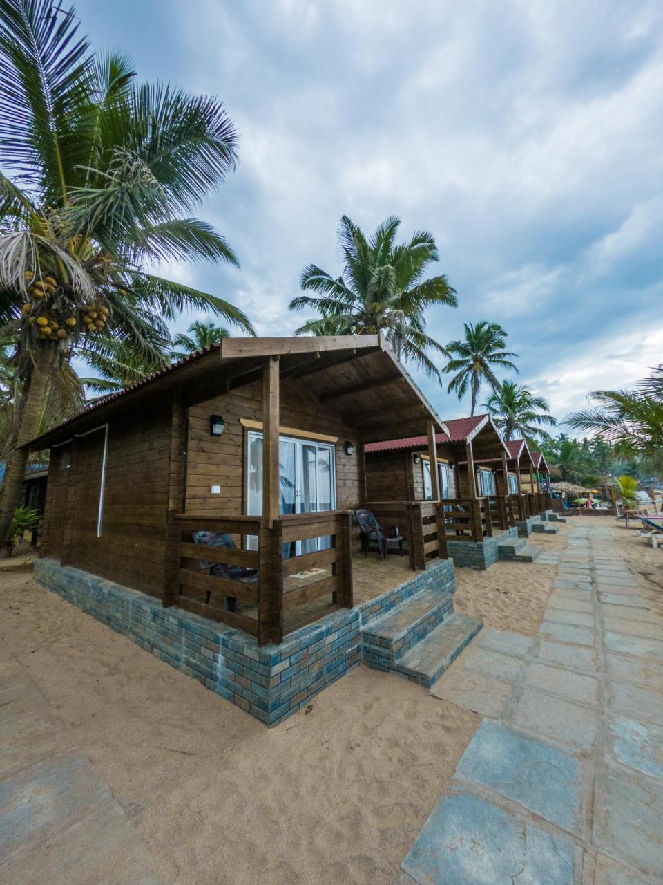 Vista Praia Beach Resort Anjuna Bagian luar foto