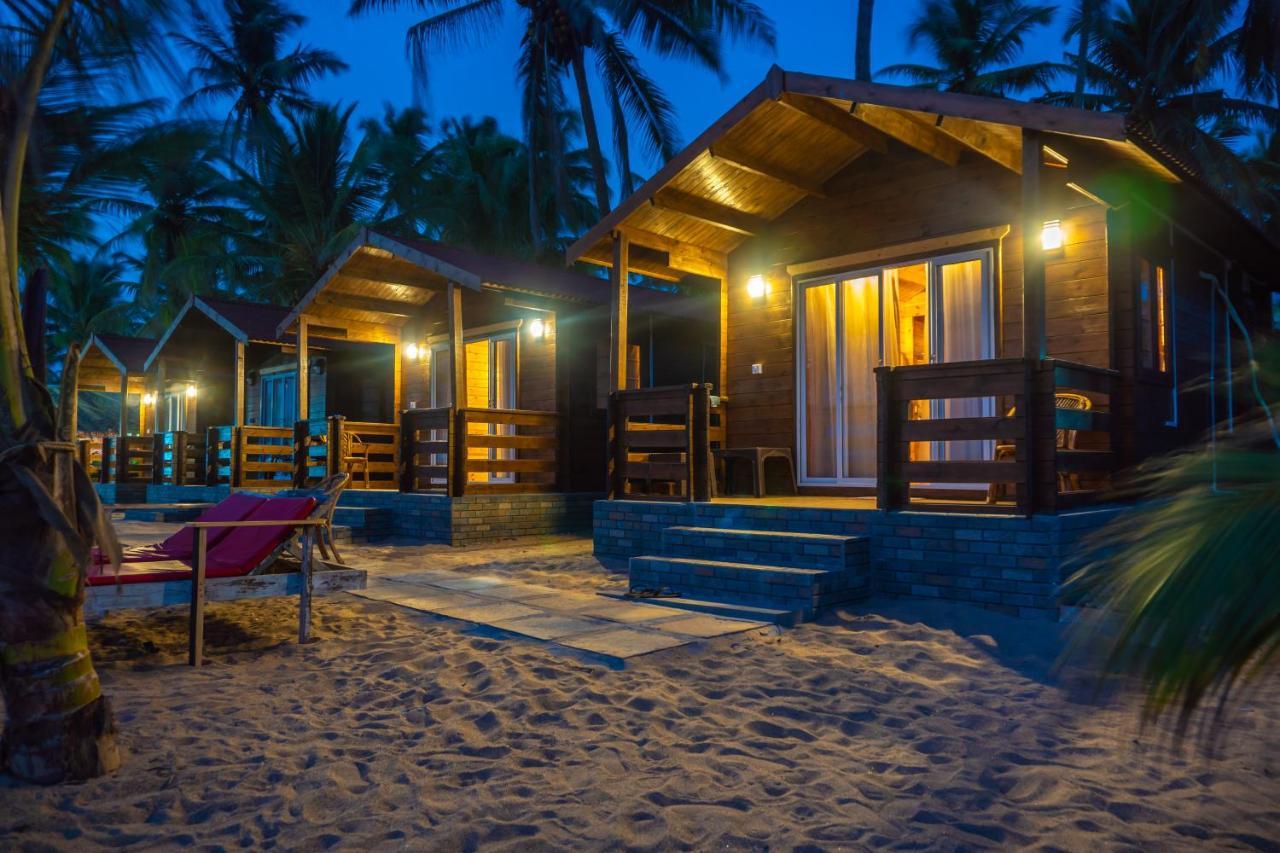 Vista Praia Beach Resort Anjuna Bagian luar foto