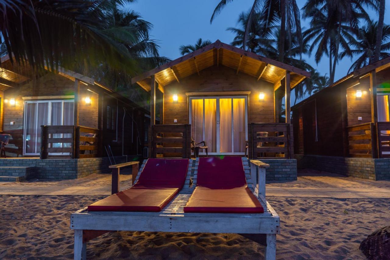 Vista Praia Beach Resort Anjuna Bagian luar foto
