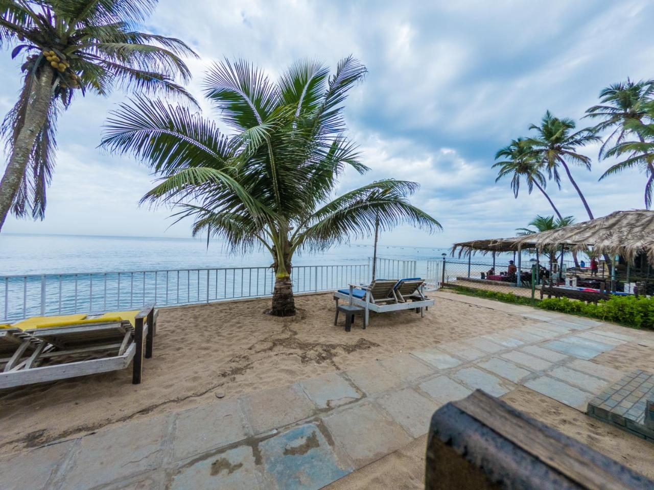 Vista Praia Beach Resort Anjuna Bagian luar foto
